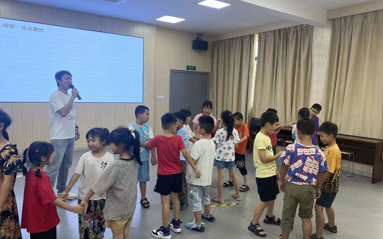 千山龙观乡中心学校